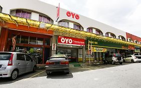 Oyo 89615 T Family Hotel